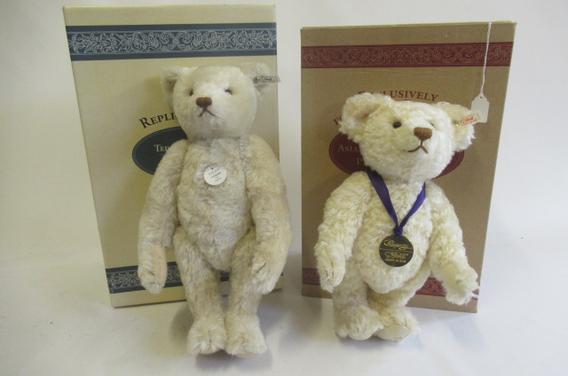 Two boxed Steiff teddy bears Image