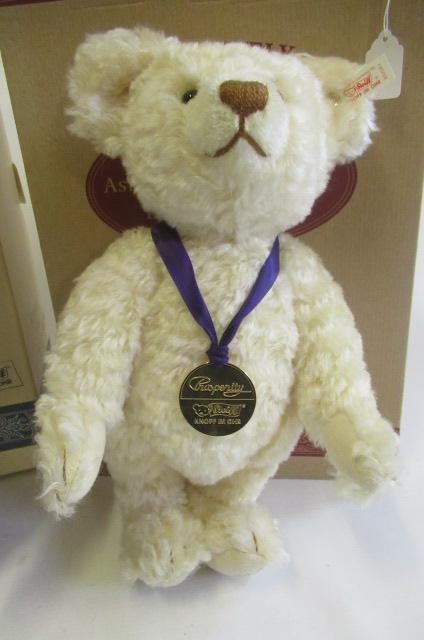 Two boxed Steiff teddy bears Image