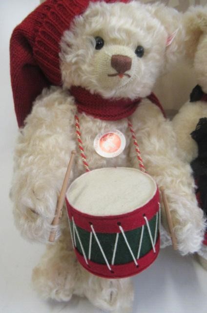 Two Steiff bears Image