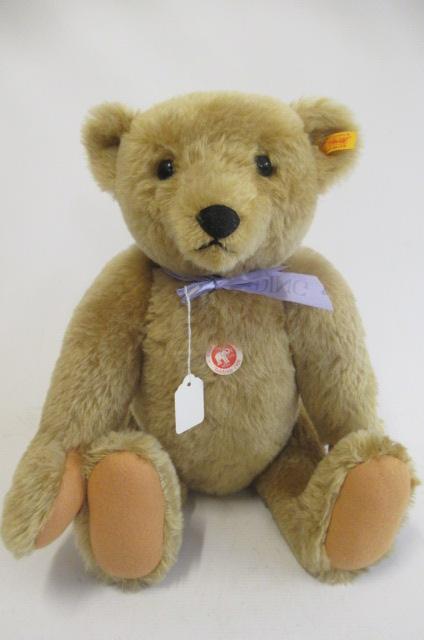A large Steiff 1906 replica teddy bear Image