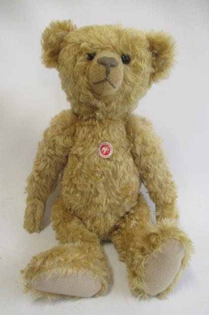 A large Steiff replica bear Image