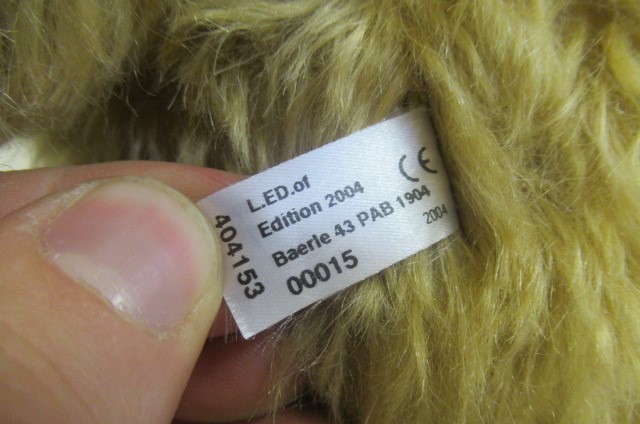 A large Steiff replica bear Image