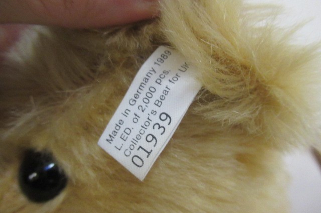 A large Steiff 1907 replica teddy bear Image