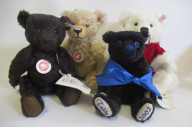 Four Steiff bears Image