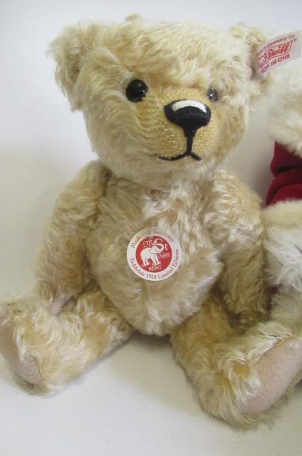 Four Steiff bears Image