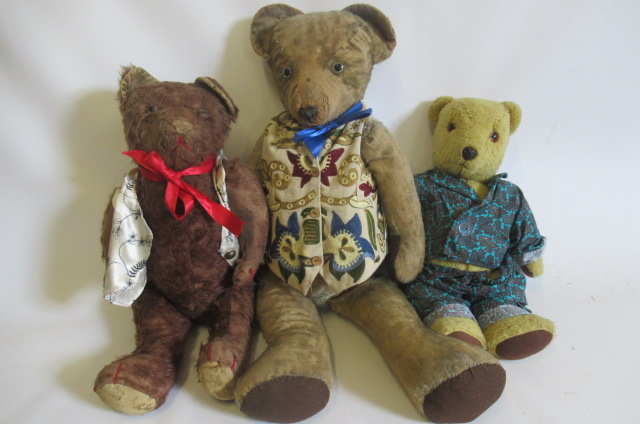 Three vintage English teddy bears Image