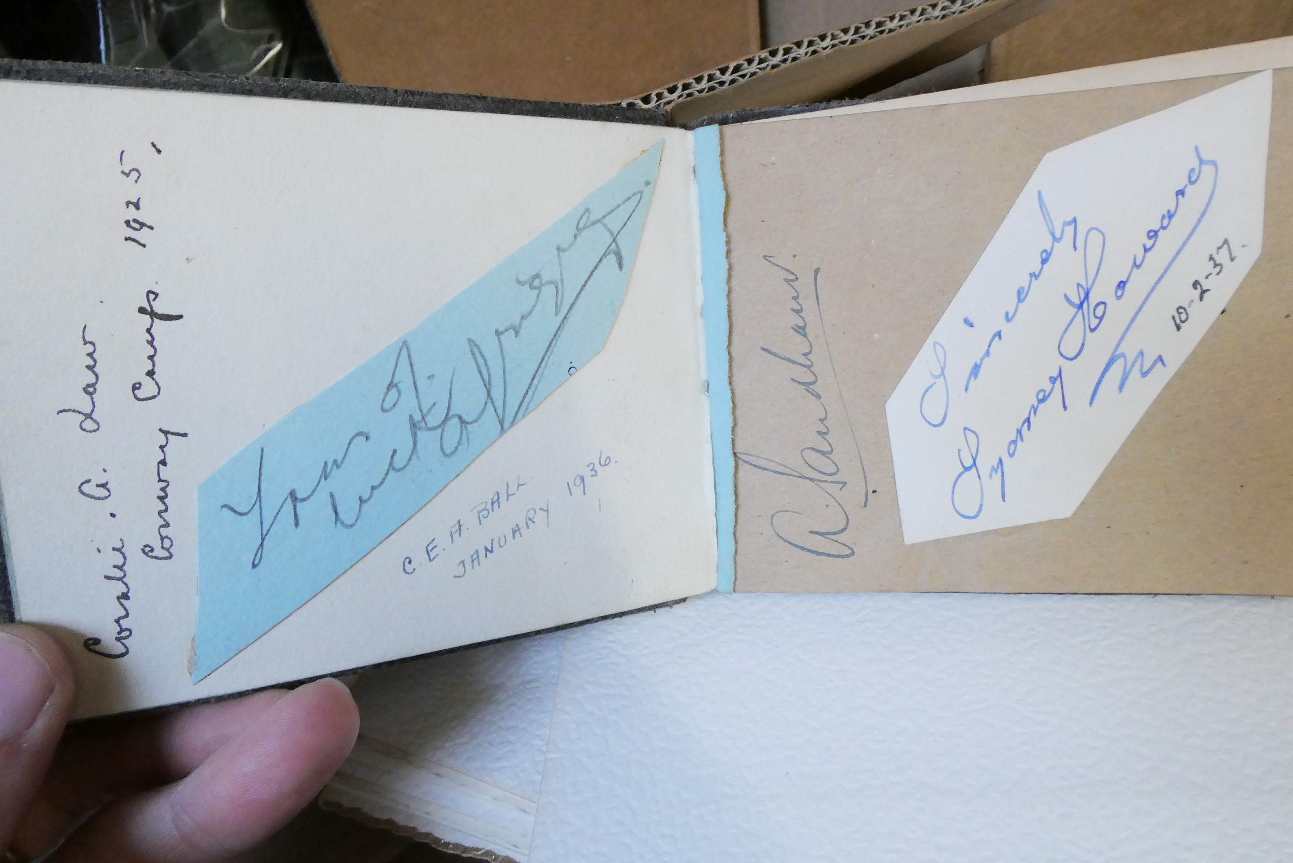 A large collection of autographs Image