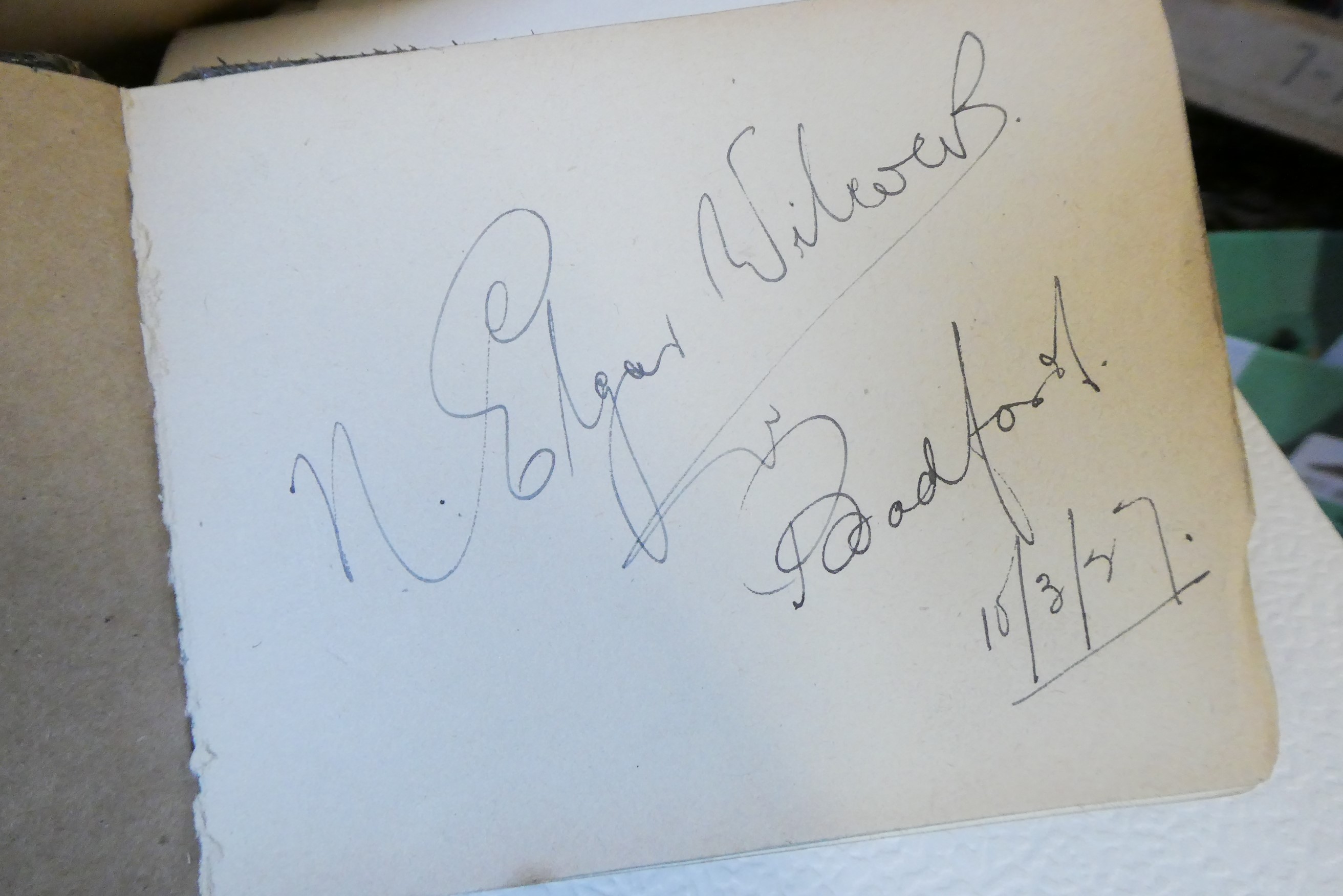 A large collection of autographs Image