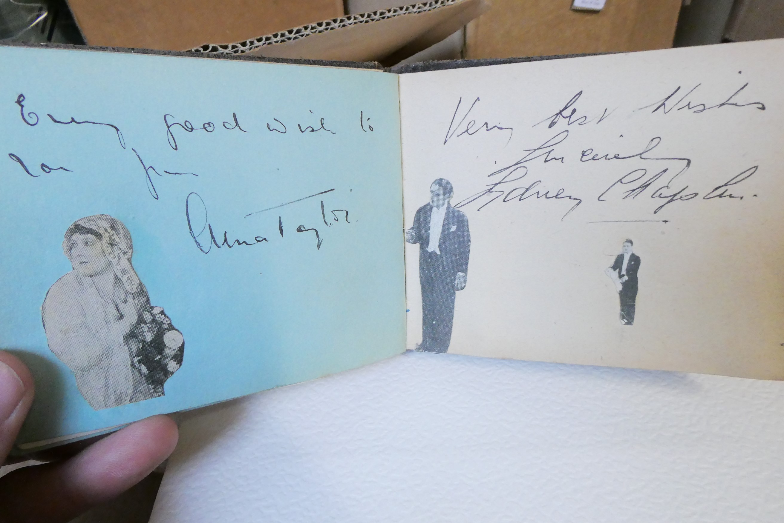 A large collection of autographs Image