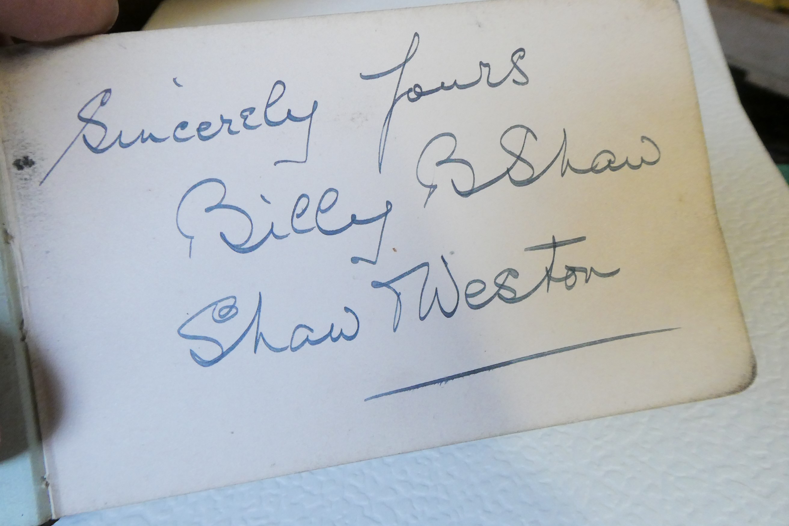 A large collection of autographs Image