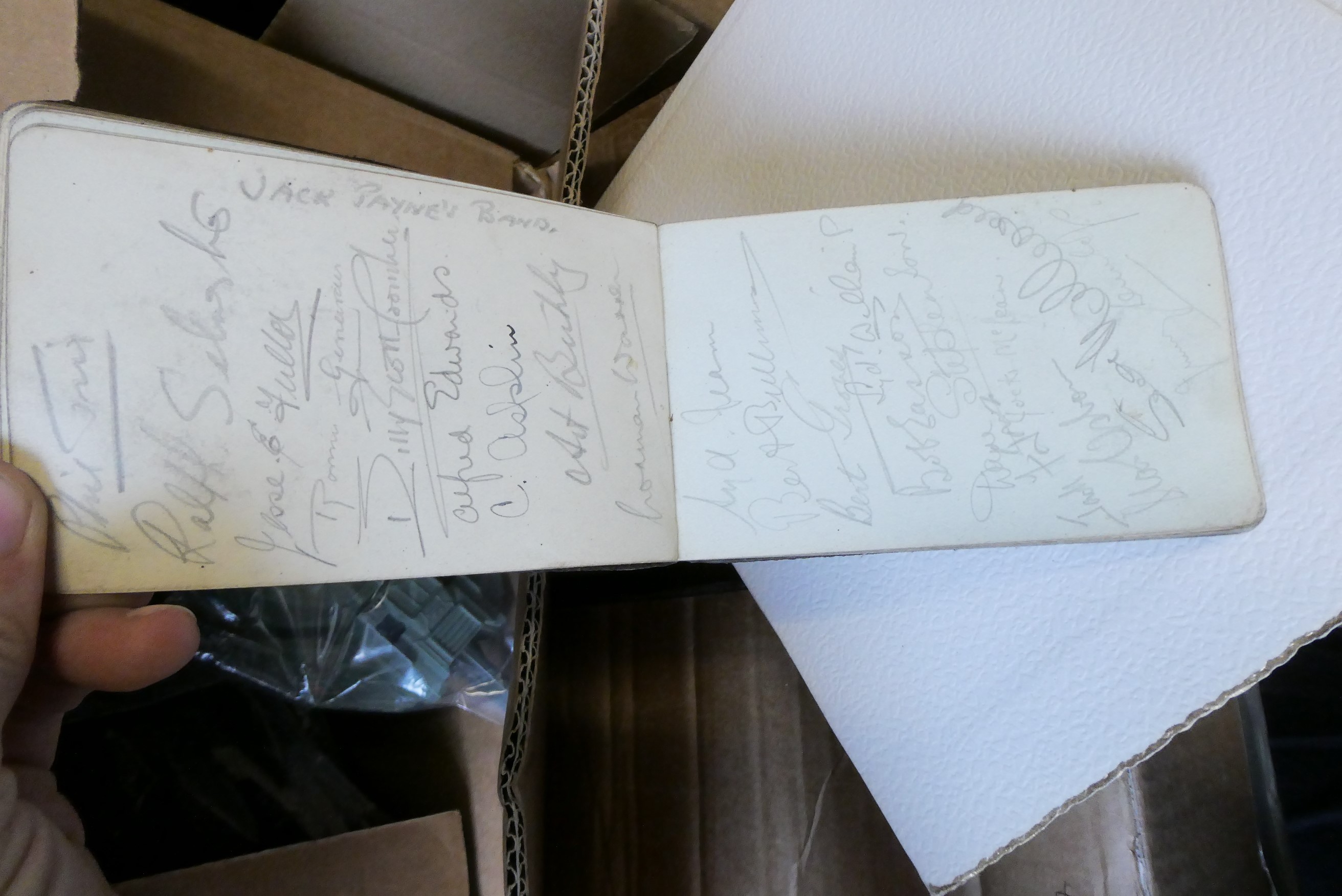 A large collection of autographs Image