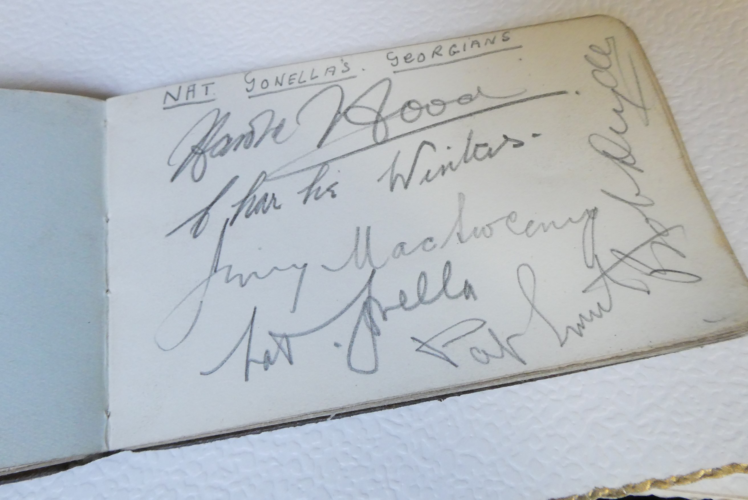 A large collection of autographs Image