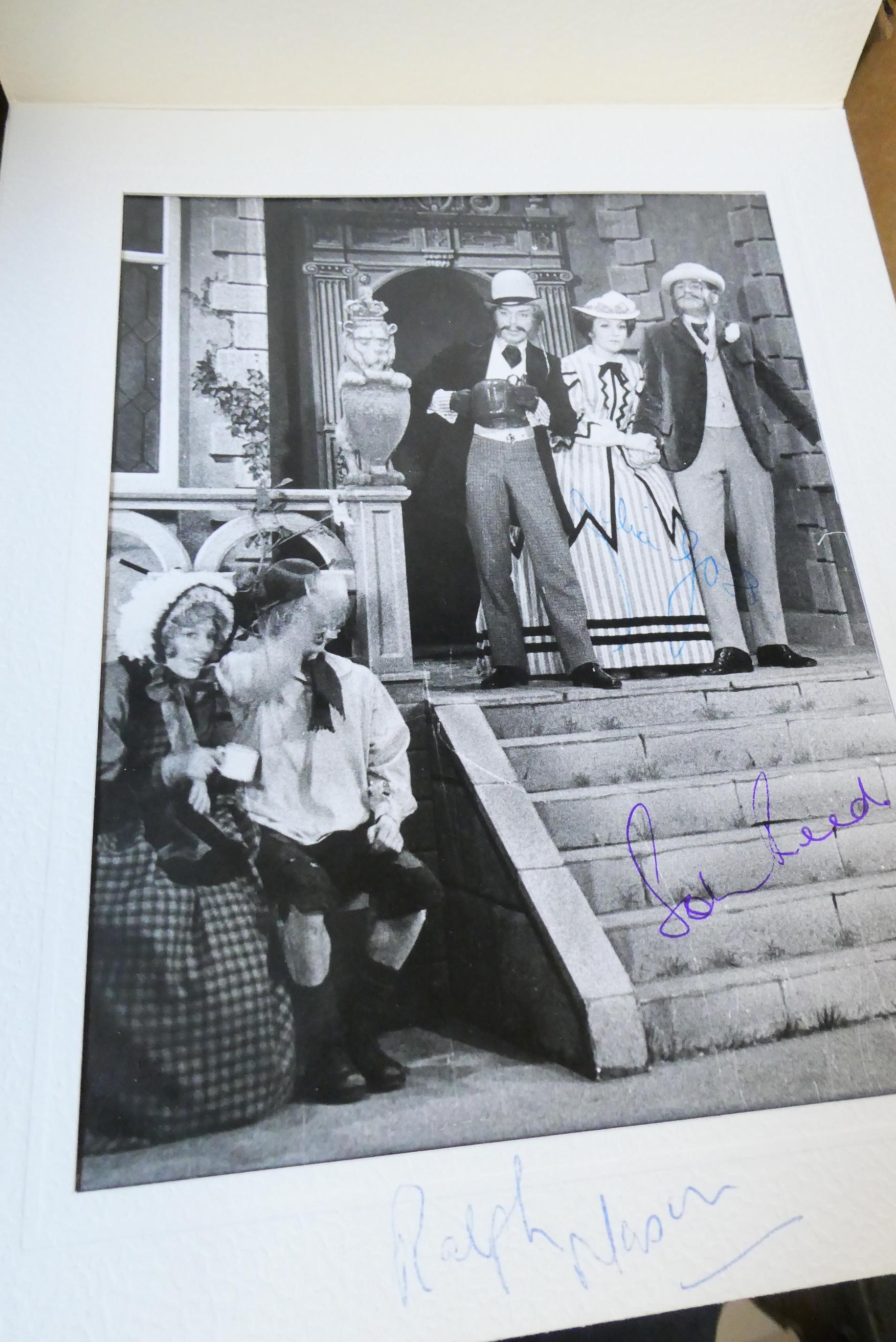 A large collection of autographs Image