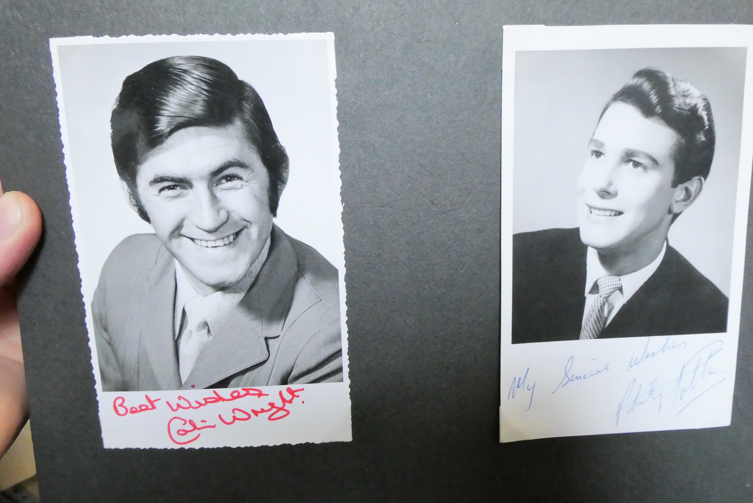 A large collection of autographs Image
