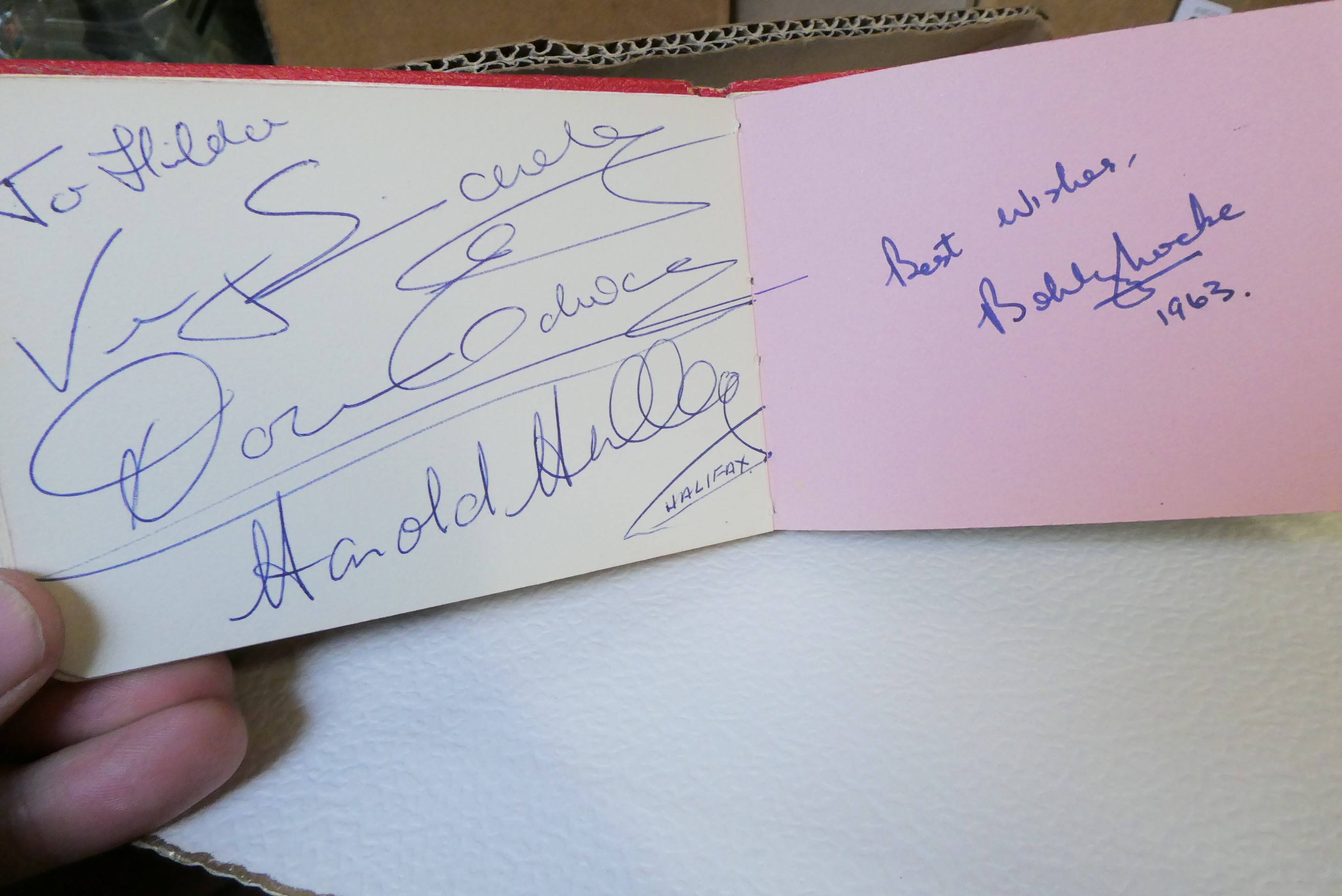 A large collection of autographs Image