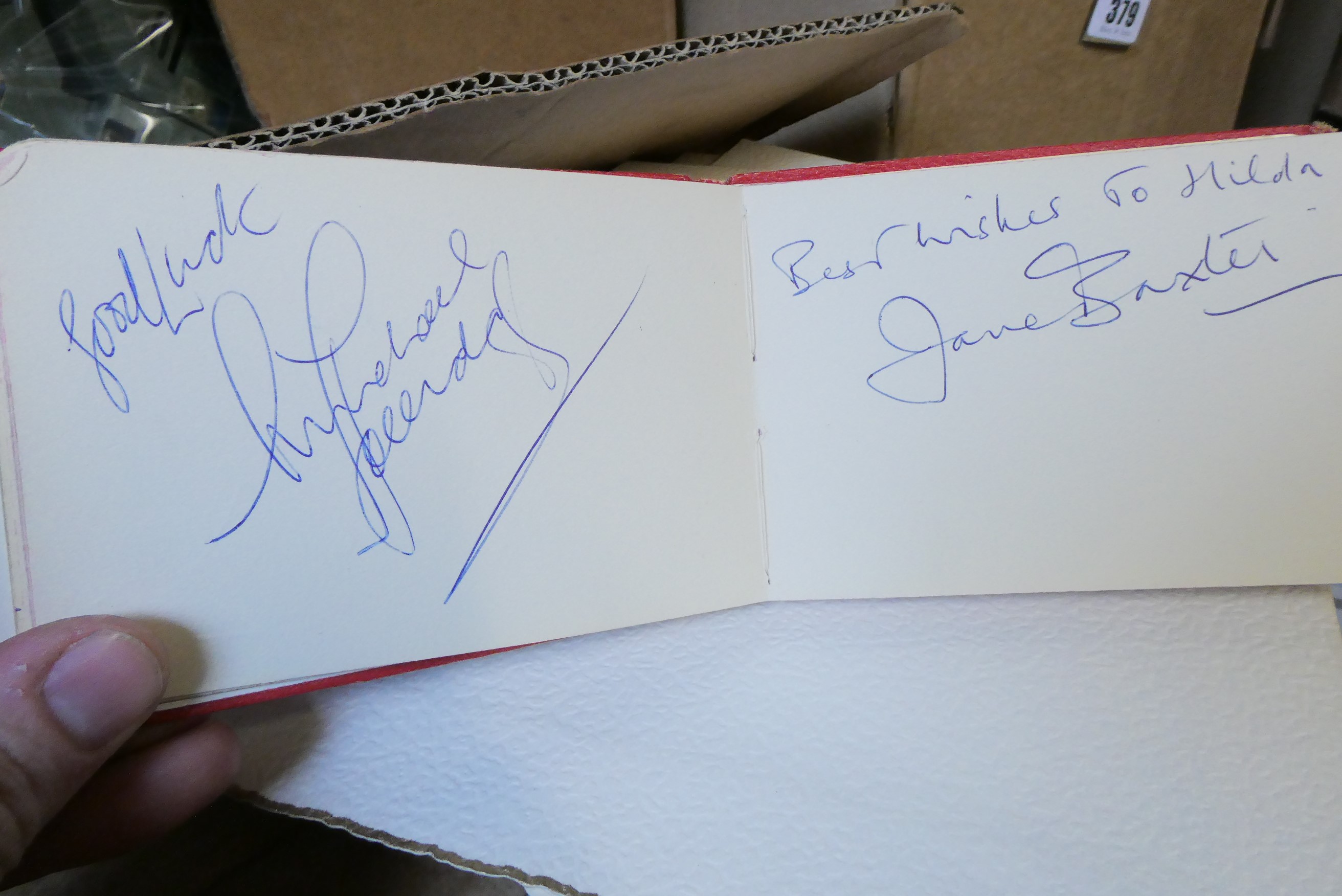 A large collection of autographs Image