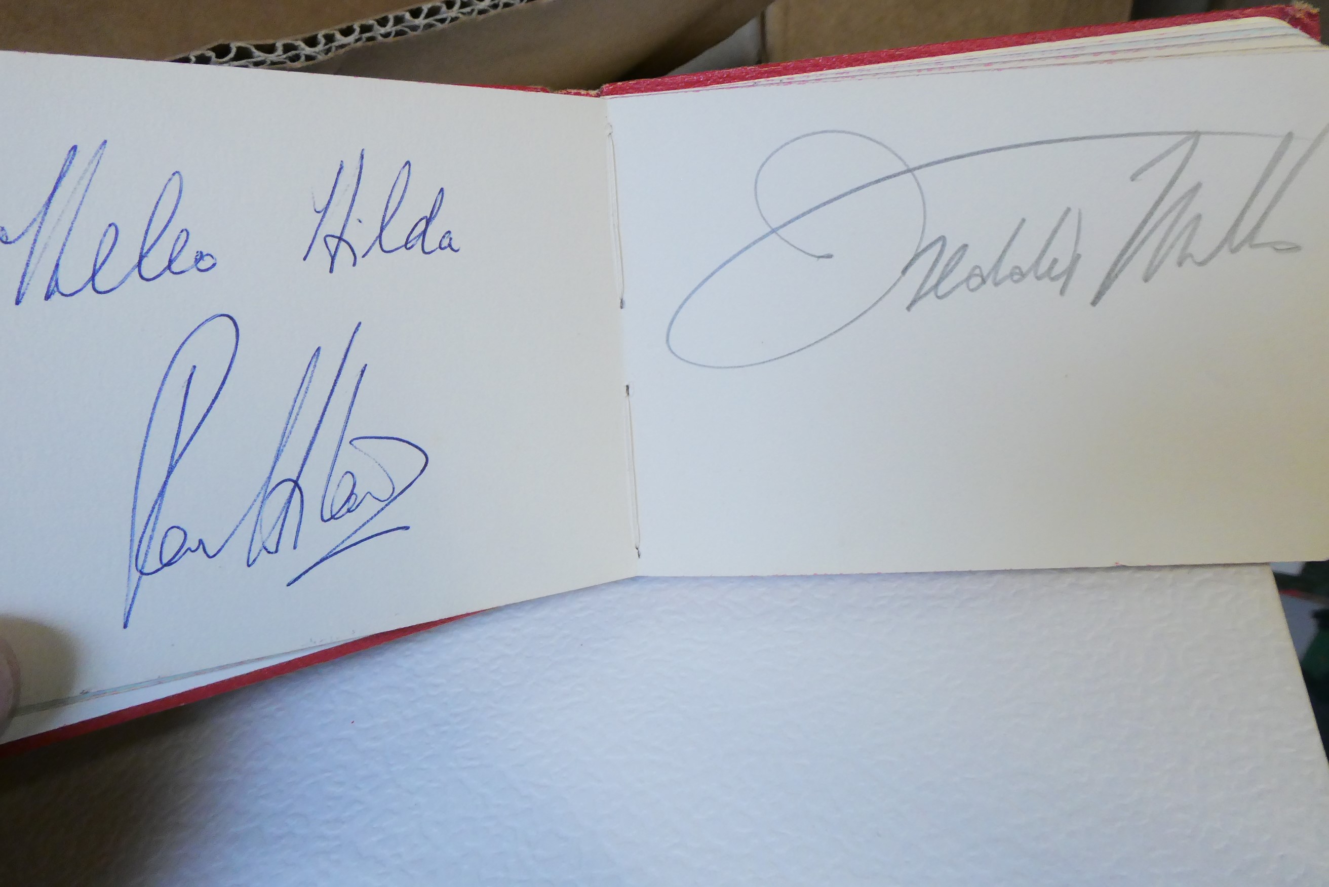 A large collection of autographs Image