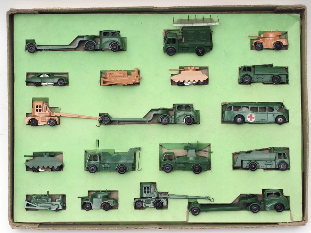 Triang Minic Push-and-Go Army Presentation Set with army vehicles Image