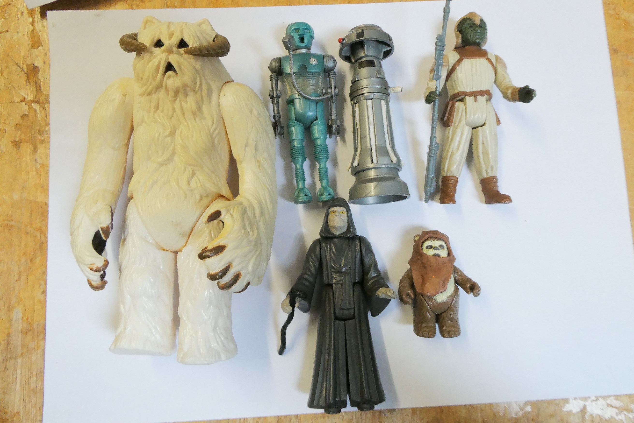 A large quantity of early Star Wars figures Image