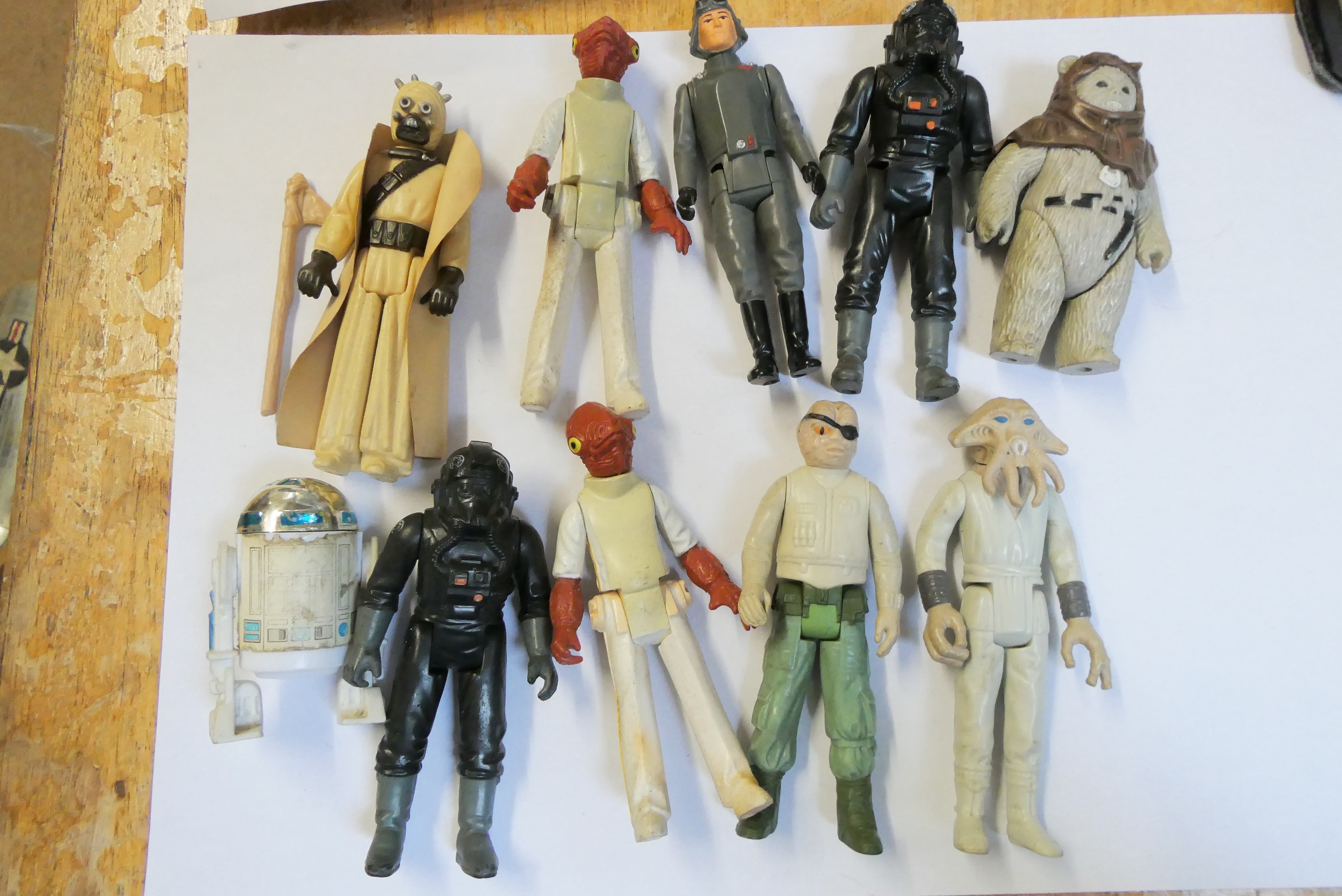 A large quantity of early Star Wars figures Image