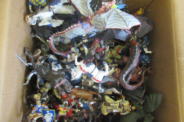 90x Palo fantasy figures including knights Image