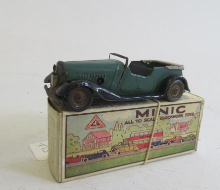Triang Minic clockwork learner's car in green Image