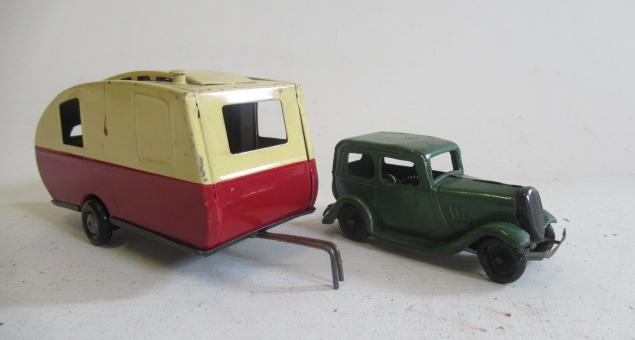 Triang Minic clockwork Ford in green and Minic caravan in red/cream Image