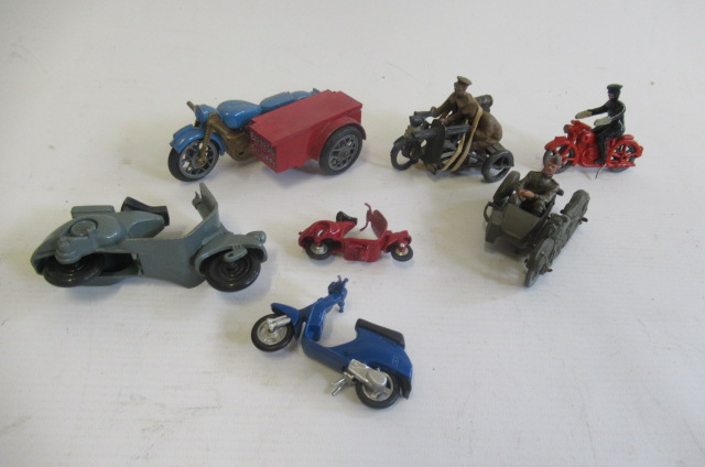Diecast and plastic motorcyle models by various makers Image