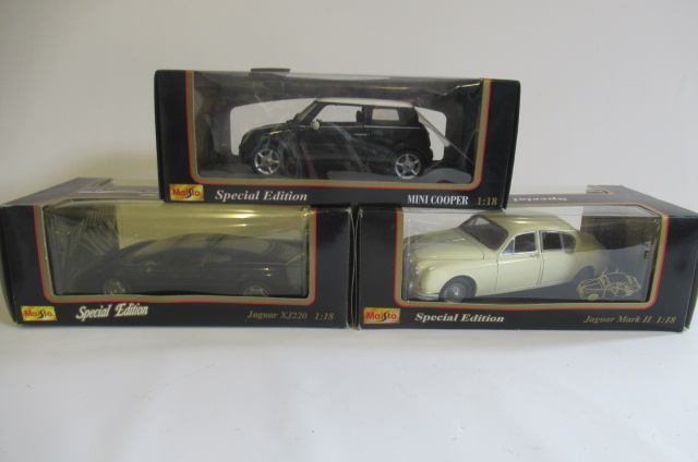 Maisto 1:18 cars comprising Mini Cooper Image
