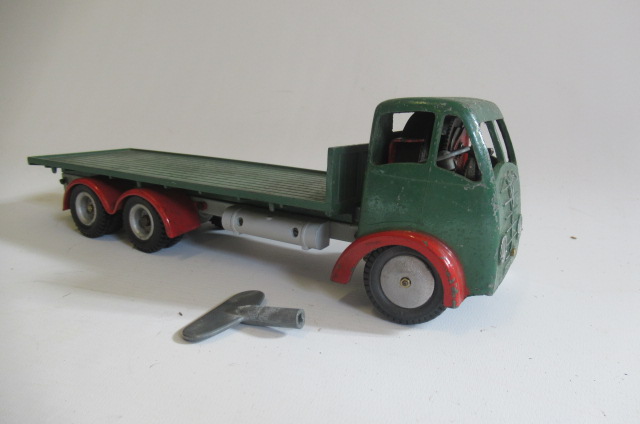 Shackleton clockwork Foden flat-bed lorry finished in green/red Image