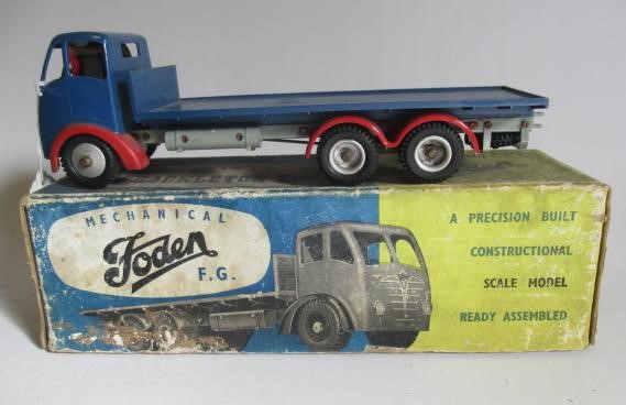 Shackleton Toys clockwork Foden lorry finished in blue/red Image