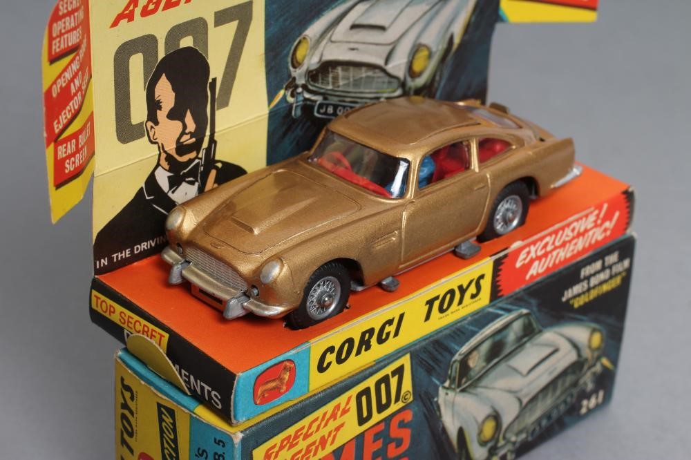 Corgi 261 James Bond's Aston Martin DB5 Image