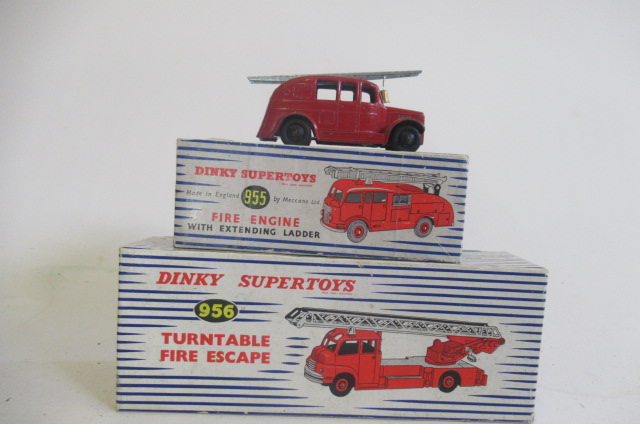 Dinky 956 Turntable Escape fire engine Image