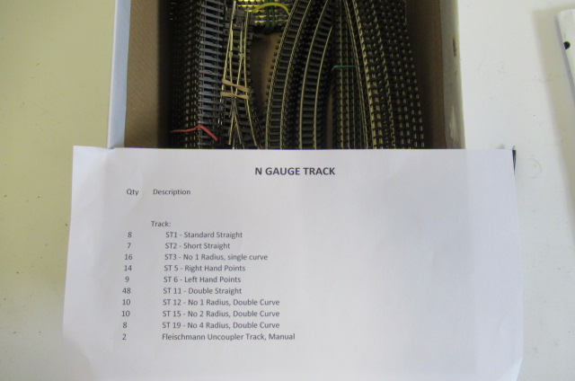 Peco N gauge set track comprising straight Image