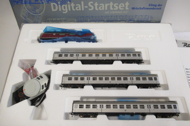 Roco Digital Starter Sert with V200 Diesel locomotive Image