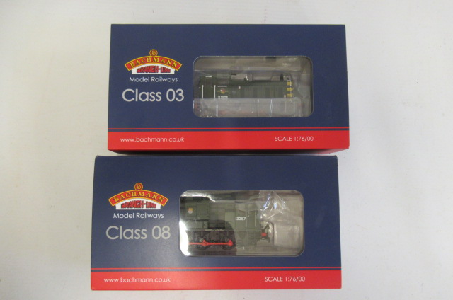Bachmann 31-361B Class 03 in B.R. green and 32-120 Class 08 in B.R. green Image