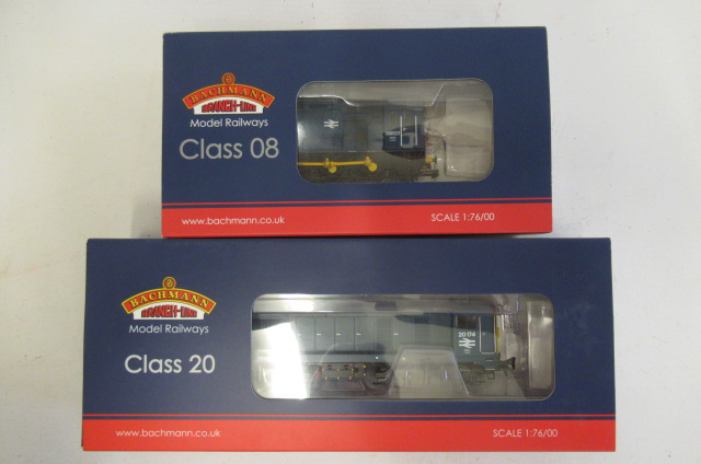 Bachmann 32-035B Class 20 in B.R. blue and 32-115A Class 08 in B.R. blue Image