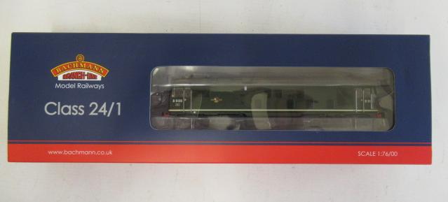 Bachmann 32-440 Class 24 in B.R. green Image