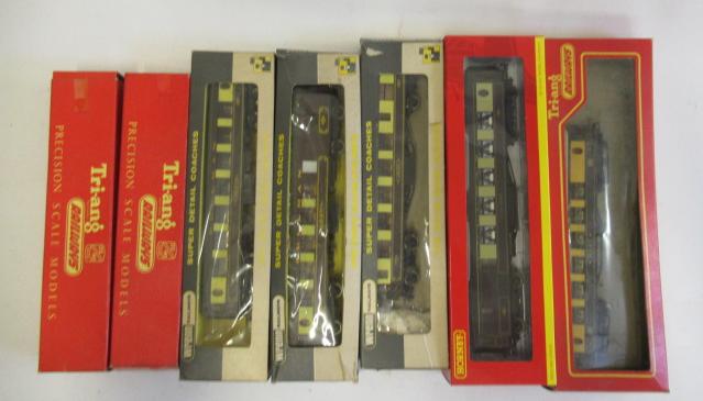 Seven Pullman coaches by Triang Image