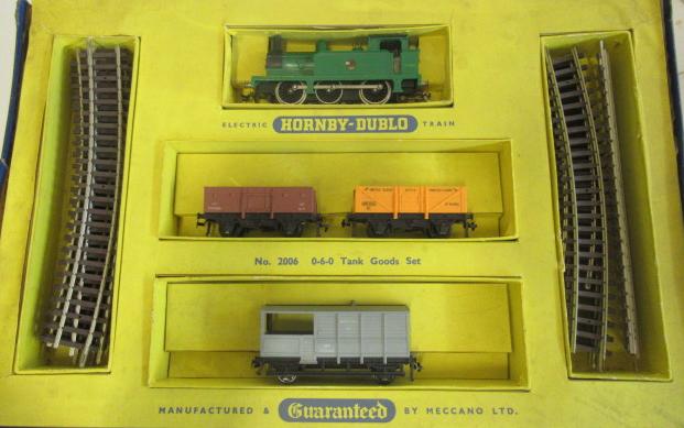 Hornby Dublo 2006 Goods Set with green R2 locomotive and wagons Image
