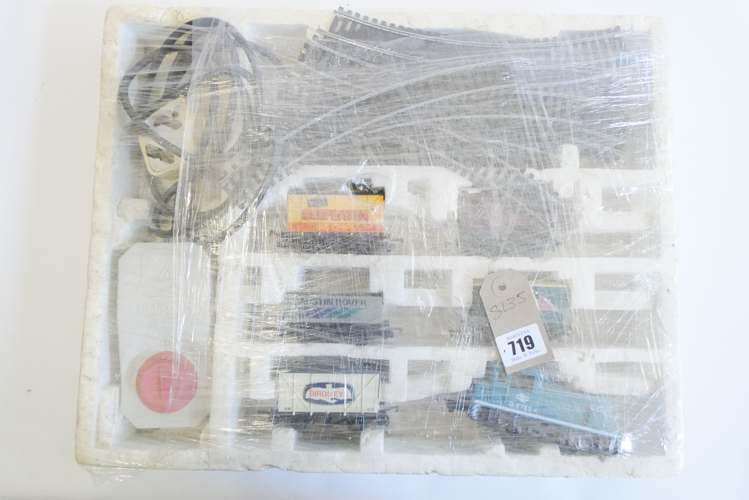 Lima Train Set with diesel locomotive and five goods wagons Image