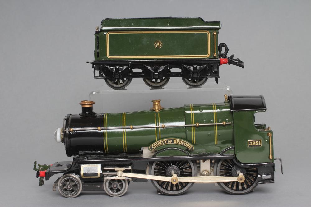 Hornby 20v electric G.W.R. County of Bedford finished in green with G.W.R. roundel on tender Image