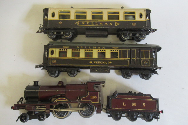Clockwork Hornby L.M.S. Compound and two Hornby Pullman coaches Image