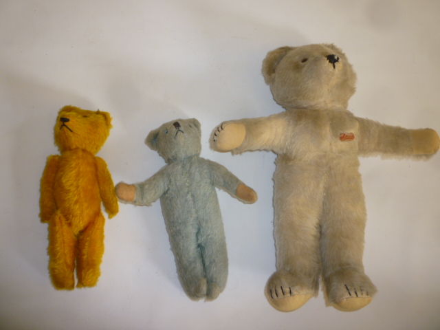 A Schuco musical teddy bear covered in cream plush with black/amber eyes Image