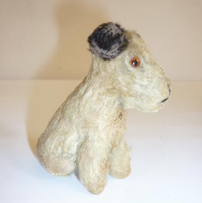 A Farnell miniature seated dog Image