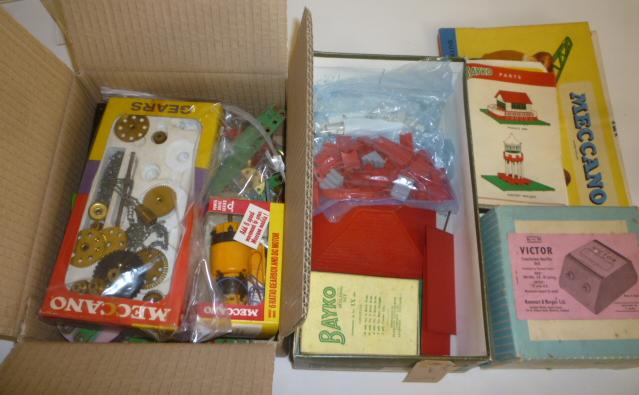 A quantity of Bayko Building Set parts Image