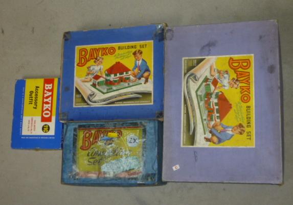 Four Bayko Building Sets Nos 3 Image