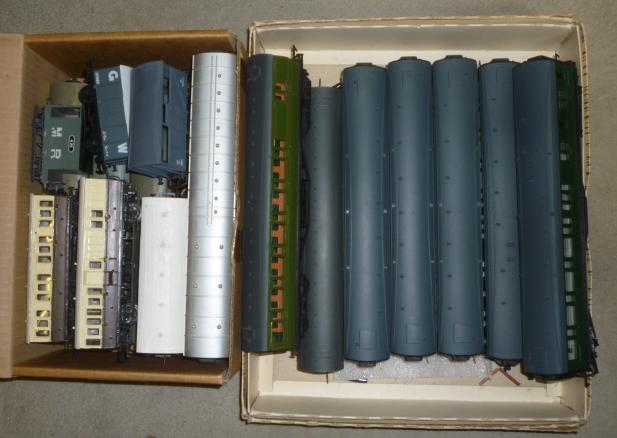 Seven Hornby S.R. Mainline passenger coaches Image