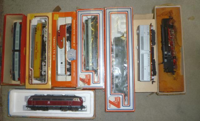 Six Continental locomotives comprising Roco DB Class 215 diesel Image