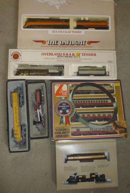 Continental passenger coaches comprising five Amtrak Image